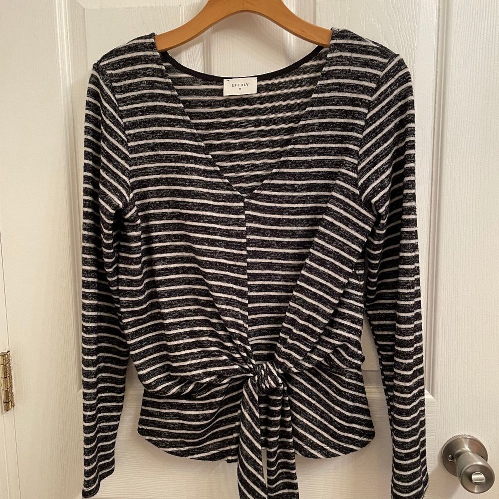 Everly Black White Striped Long Sleeve Tie Front Sweater size M